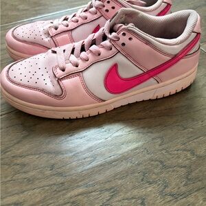 Nike Women's Pink Sneakers